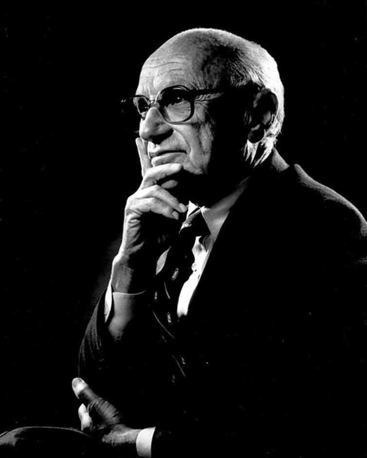  Milton Friedman, en 2004. RobertHannah89/Wikimedia. 