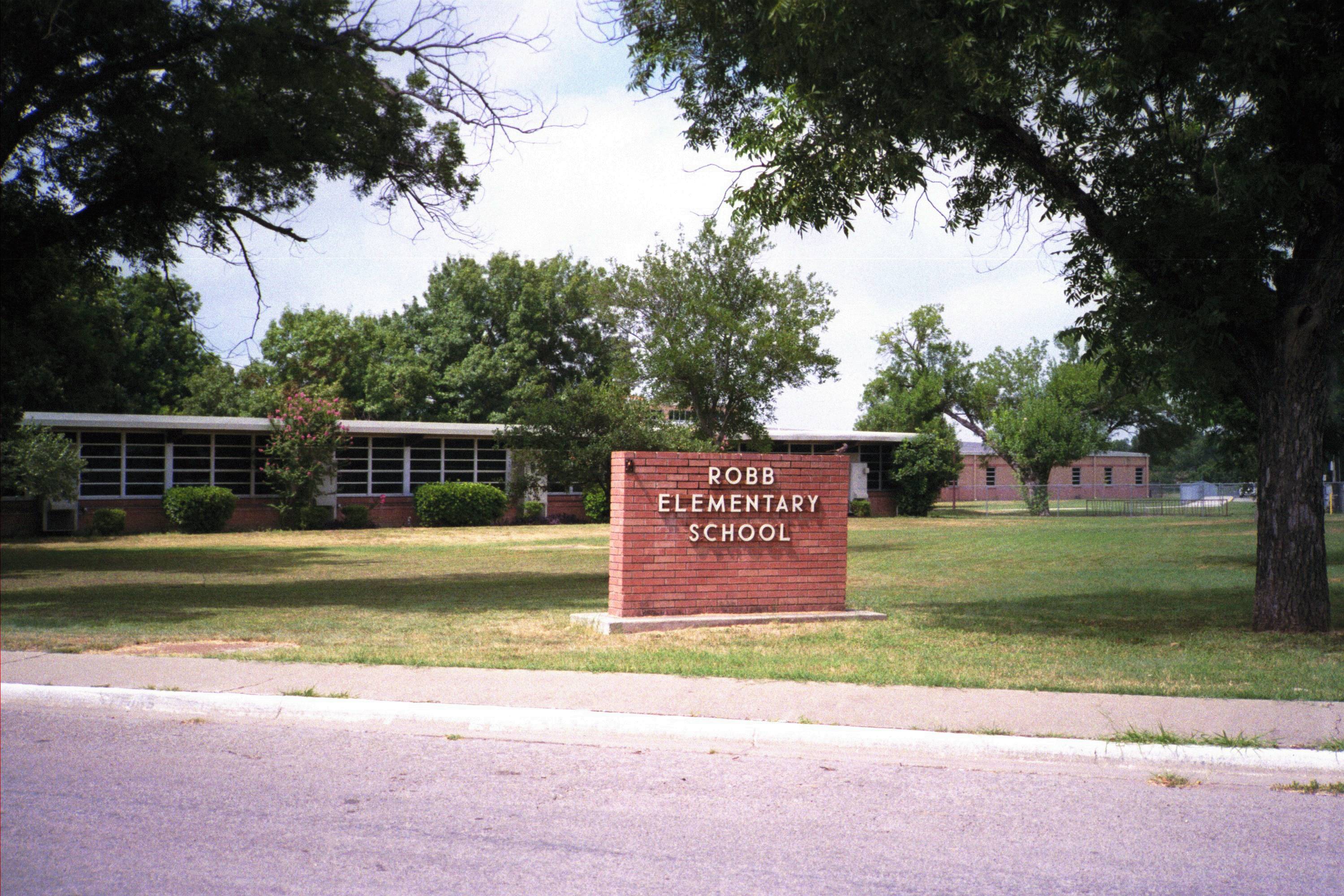 Robb Elementary School, Uvalde. By Don Holloway, via Wikimedia Commons